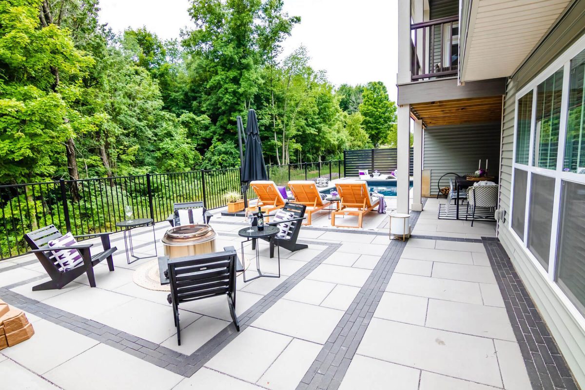 Pool hardscape design with pattens