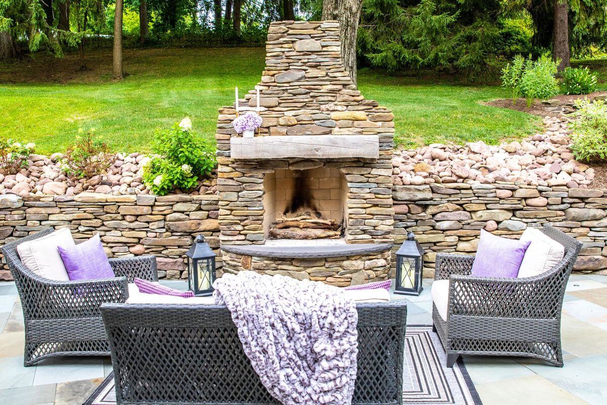Outdoor Kitchens & Fireplaces